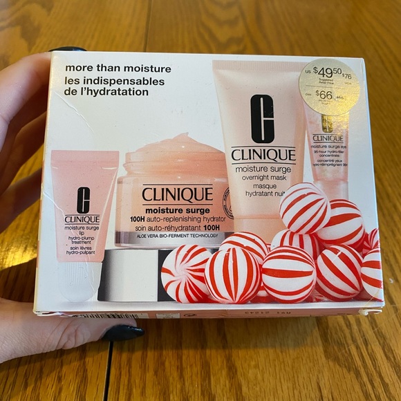 Clinique more than moisture set. - Picture 3 of 4
